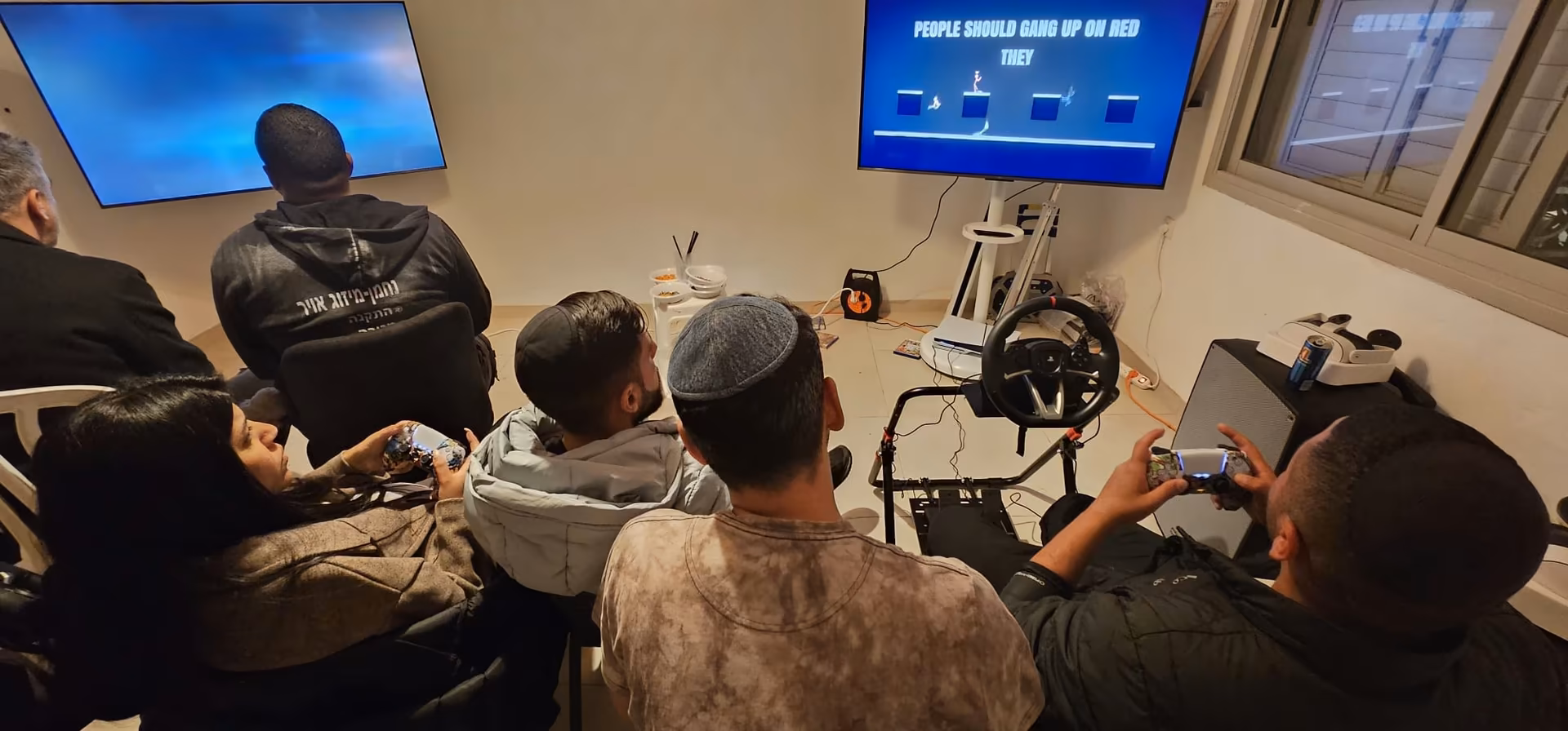 נשנושים ופופקורן בעמדה